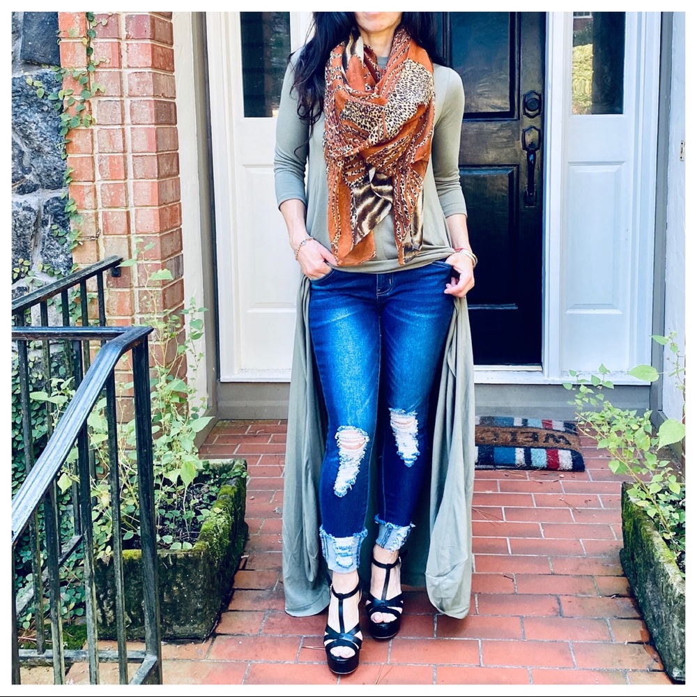 Beautiful animal print oversized shawl/scarf - Picture 3 of 7